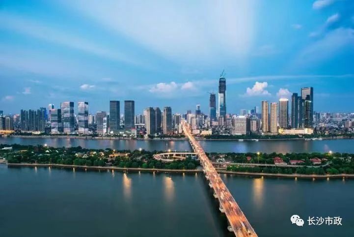 以城市，见未来；与城市，共成长