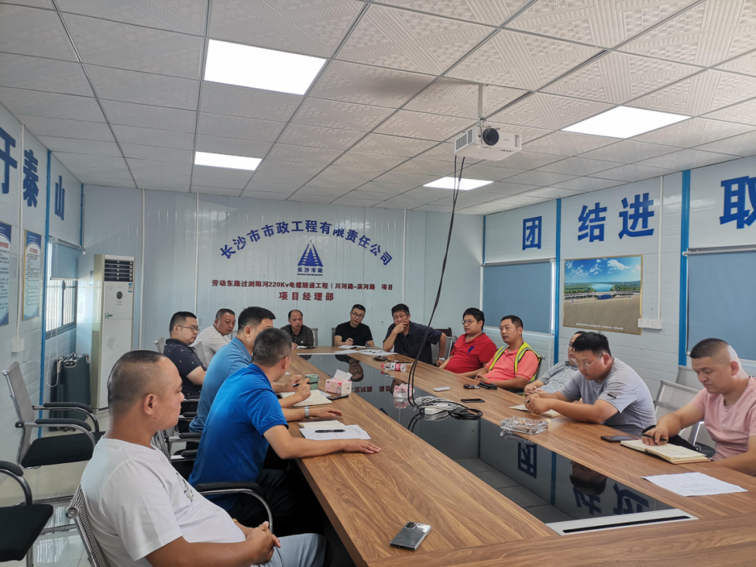 献礼国庆 | 劳动东路过浏阳河220kV电缆隧道工程顶进设备顺利完成吊装！